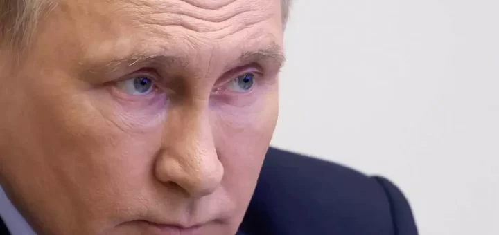 85 Políticos russos unem-se todos e exigem afastamento de Putin