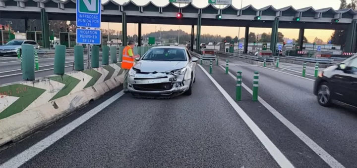 Idoso sofre acidente na A1 e começa a conduzir em contramão até ser parado por outro condutor, em Santa Maria da Feira