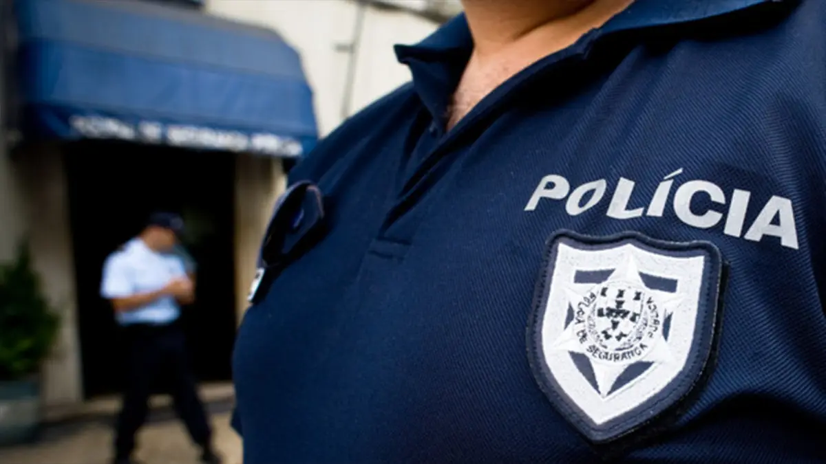 PSP salva jovem ameaçada com faca no pescoço por namorado, em Ponta Delgada