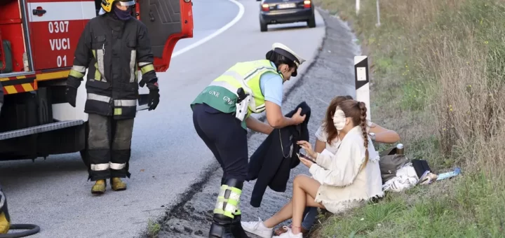 "Gesto humano": GNR de Fafe viraliza após ajudar vítimas de incêndio na autoestrada