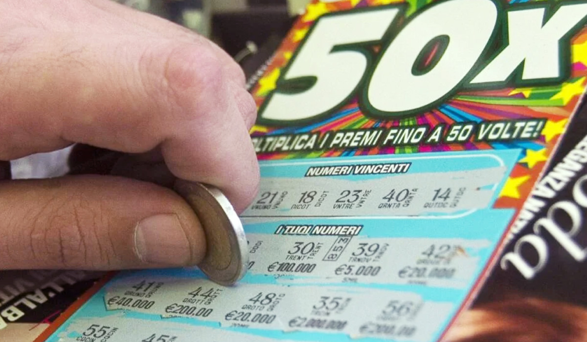 Homem ganha prémio de 30 milhões de euros e esconde-os da família para continuarem a trabalhar