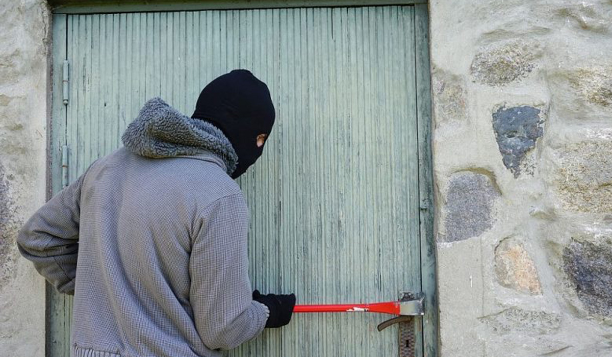 Read more about the article Homem mata à paulada ladrão que lhe assaltou a casa em Alhos Vedros