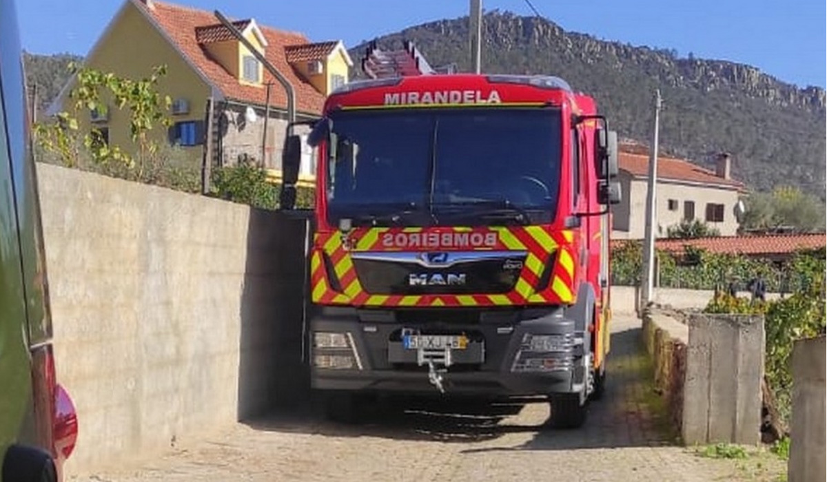 Read more about the article Bebé de 2 anos morre atropelado pelo trator do próprio avô, em Mirandela