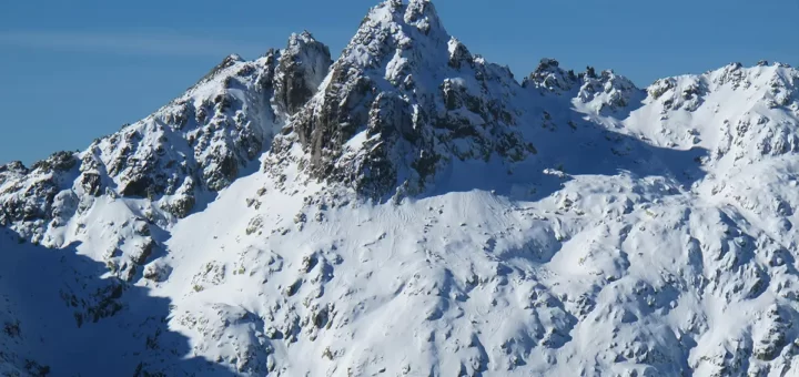 Alpinista português perde a vida em queda de 100 metros ao escalar o Pico de Almançor, em Espanha