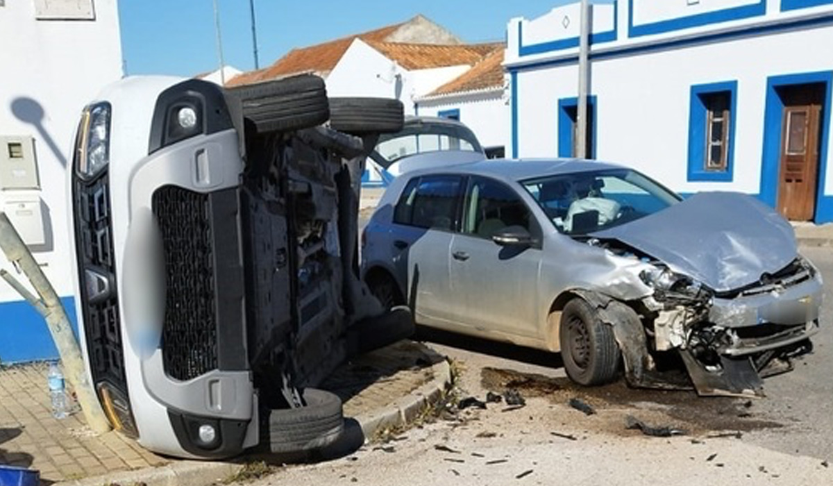 Read more about the article Quatro crianças e um bebé feridos em violento acidente no Santiago do Cacém